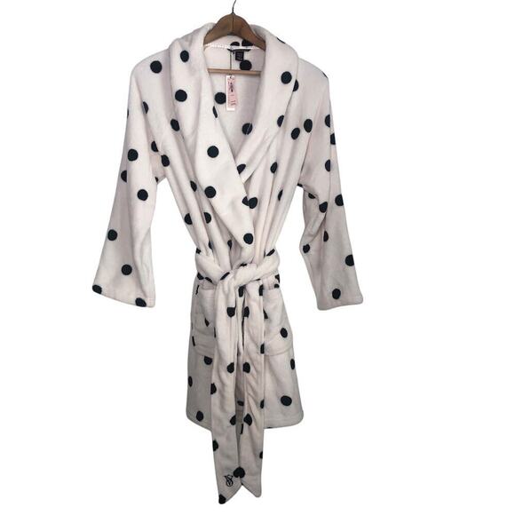 NWT Victoria's Secret Short Soft Polka Dot Plush Robe and Quarter Socks size M/L - Picture 3 of 11